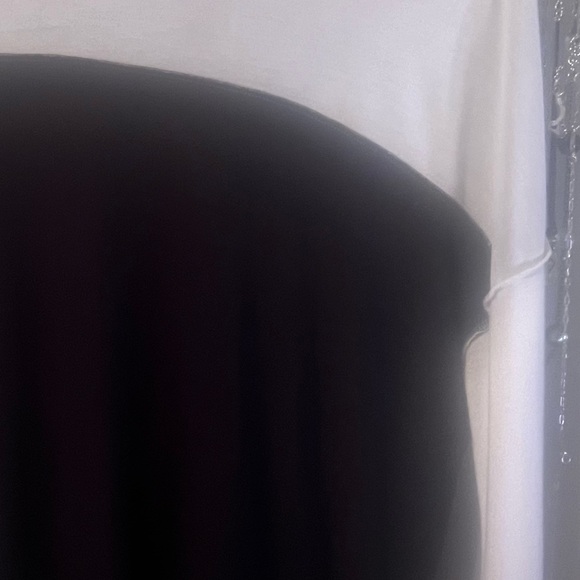 Vince Scoop Neck Top
Black and White
Long Sleeve Blouse size small - Picture 4 of 5